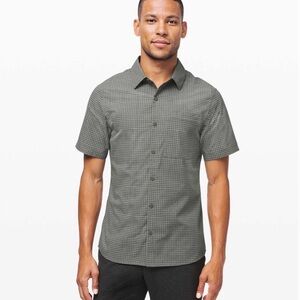 3576 Lululemon Grid Light Short Sleeve Shirt Medium